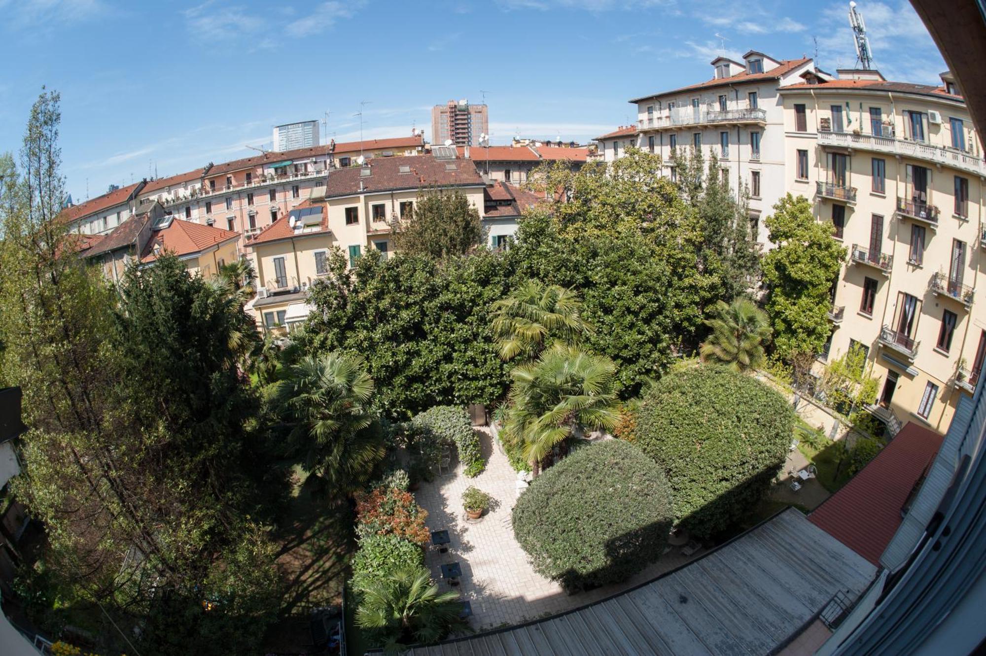 The Best Hotel — Fotos 1
